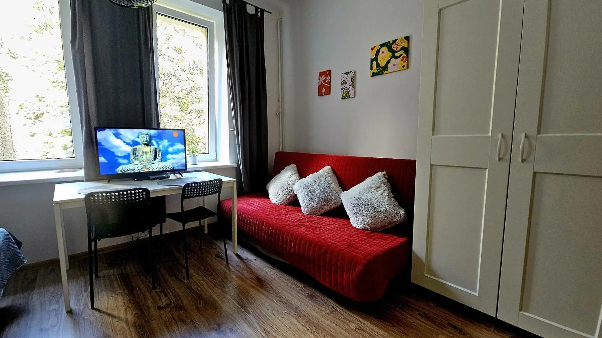 Studio Widok Varšava 0*,  Polsko